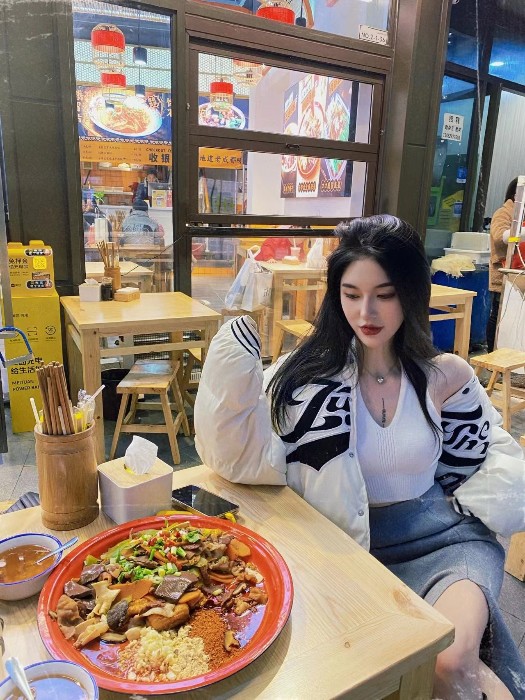 煮小篓盘盘麻辣烫适合新手开店吗